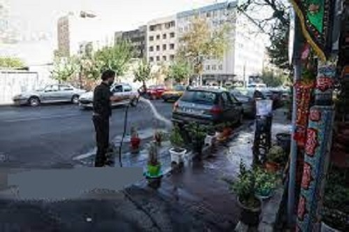 موکبی کوچک وسط ساختمان‌های اداری و تجاری پایتخت