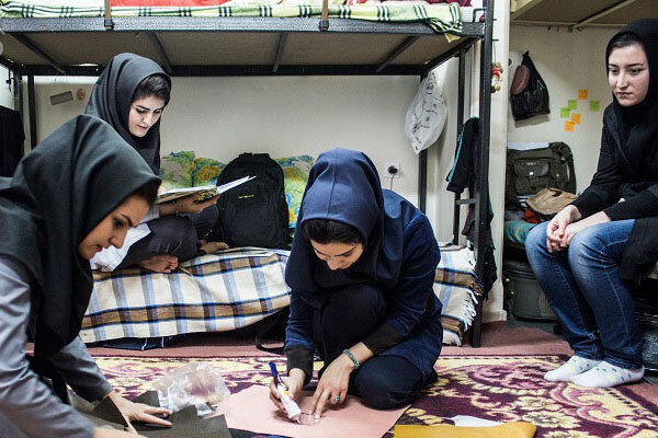 خوابگاه فقط به دانشجویان کارشناسی ارشد و دکتری داده می‌شود 
