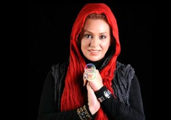 نسرین مقنلو در آغوش مادرش 
