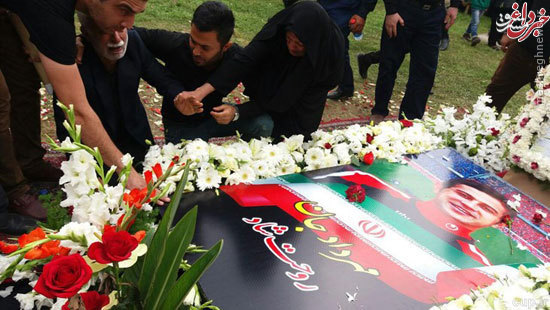 عکس/ مزار مهرداد اولادی گلباران شد 