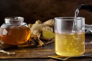  فواید بی‌نظیر آب گرم و عسل که نمی‌دانید