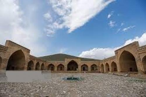  کاروانسراهای "فرسفج" و "تاج آباد" چشم انتظار ارزیابان یونسکو