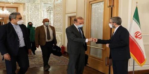 افشاگری روزنامه اصولگرا علیه وزارت خارجه/ برای انریکه مورا جشن تولد گرفتند 
