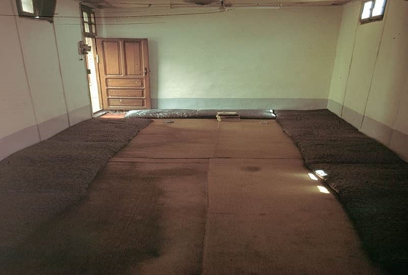 چگونه بیت ساده امام کاخ سلطنتی را فروریخت؟