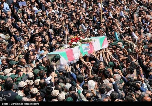 تشییع باشکوه پیکر مطهر شهید مدافع حرم در اصفهان‌
