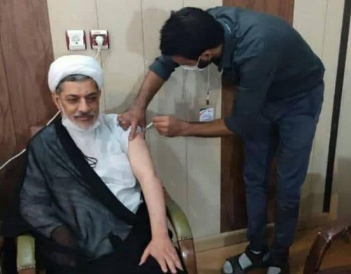 عکس/ خطیب مشهور هم واکسن زد