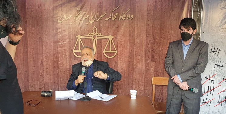 برپایی دادگاه محاکمه سران جنایتکار جهان در تجمع مردمی 13 آبان