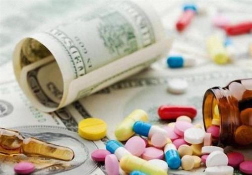  آسیب صنعت دارو از رانت ارزی/ ارز ۴۲۰۰ تومانی دارو کجا خرج می‌شود؟
