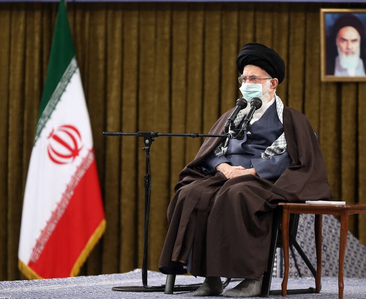  دیدار دست‌اندرکاران کنگره‌ی شهدای استان ایلام با رهبرانقلاب