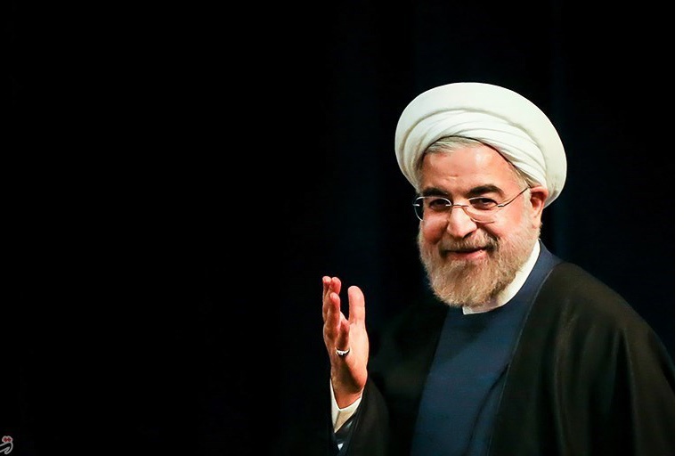 حسن روحانی، یک روحانی که با لباس خدا نگاه به شیطان بزرگ داشت!