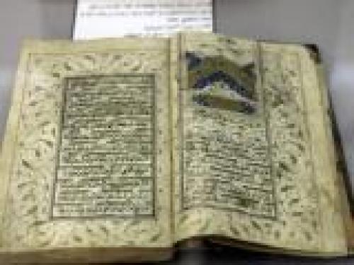 گلایه ی محققان از عدم دسترسی به نسخ خطی / ماجرای اسارت کتابهای خطی در ایران چیست؟!