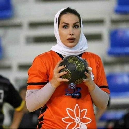  شقایق باپیری پناهنده شد
