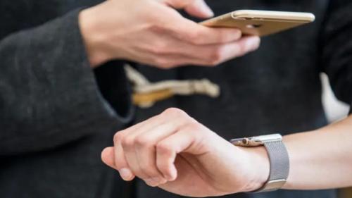  نحوه باز کردن قفل گوشی اپل با ساعت هوشمند