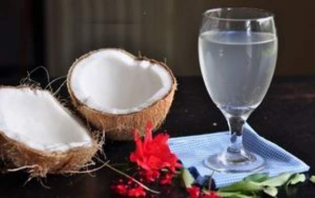 فواید شگفت‌انگیز آب نارگیل برای پوست