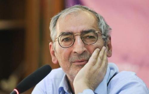 صادق زیباکلام: من در جوانی هم مشروب می‌خوردم هم دوست دختر داشتم! +فیلم