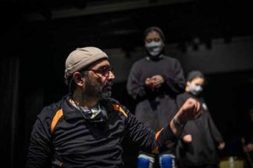 امین زندگانی کارگردان تئاتر شد 