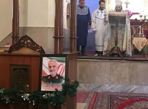 تصویر حاج قاسم در یک کلیسا