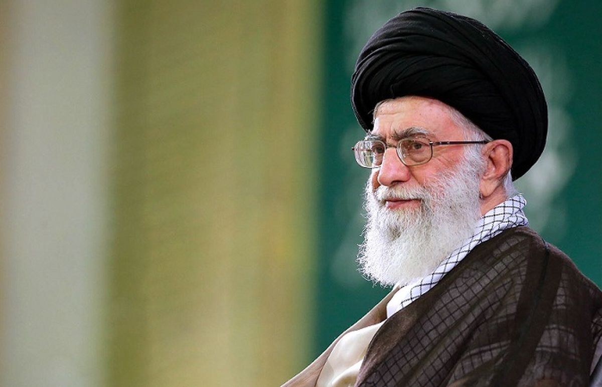      فیلم/ حیرت رهبر انقلاب از حجم کار سردار سلیمانی