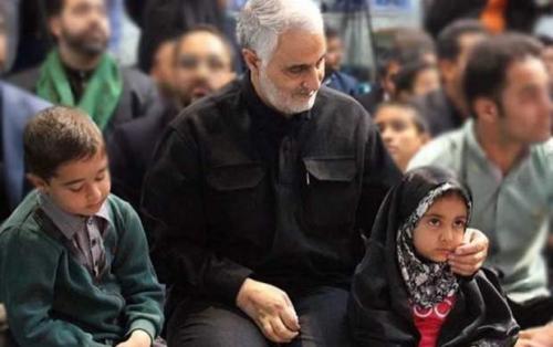 دو شرط حاج قاسم برای تسبیحی که به دختر شهید داد