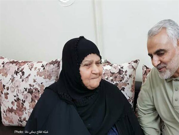 فیلم/ آخرین وداع حاج قاسم با مادرش