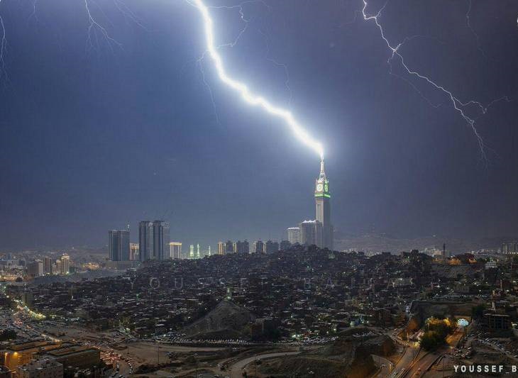  فیلم/ صاعقه بر فراز برج خلیفه