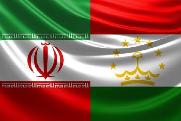 رونمایی از کتاب «سفیر کبیر» در تهران 