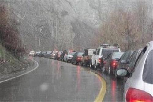  بارش برف و لغزندگی محور آزادراه تهران _شمال
