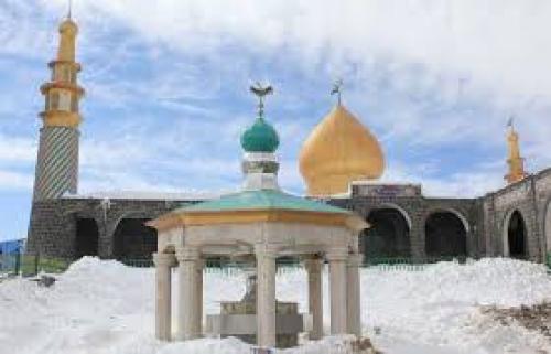  عکس/ امام زاده هاشم سفیدپوش شد