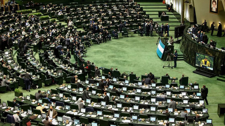 چه کسانی جلوی استیضاح سنگ می‌اندازند؟ 