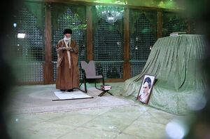 رهبر انقلاب در مرقد امام خمینی(ره) حضور یافتند 