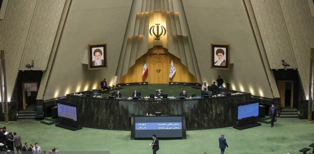 اوج‌گیری کرونا مجلس را تعطیل کرد