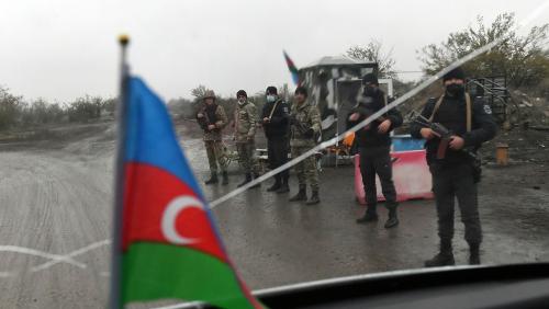  وزیر دفاع جمهوری آذربایجان توجیه شد که کشورش حق ندارد پای اسرائیل را به منطقه باز کند.