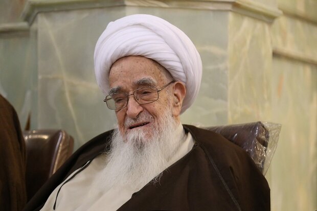 حرکت معنادار آیت الله صافی هنگام رای دادن