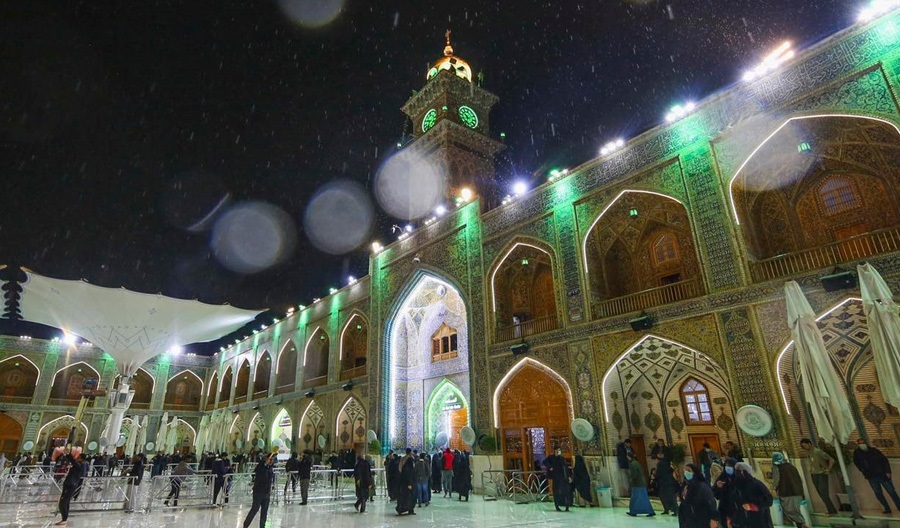حرم امام علی(ع) در یک شب بارانی