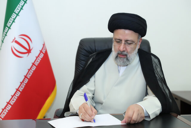 دولت اسیر حاشیه‌ها نمی‌شود