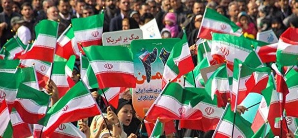 فیلم | یزدی‌ها در چهل و سومین بهار انقلاب گل کاشتند/ همه آمدند