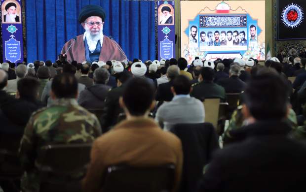 چرا سازشکاران نمی‌توانند نظام را به دور شدن از اهداف انقلاب متهم کنند؟