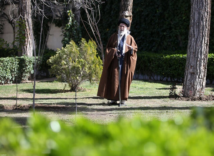 تخریب جنگل‌ها و محیط زیست و پوشش‌های گیاهی تخریب منافع ملی است/ کاشت درخت یک حرکت کاملاً دینی و انقلابی است