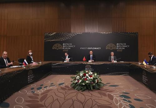  لاوروف: آمریکا نمی‌تواند اقتصاد روسیه را نابود کند 