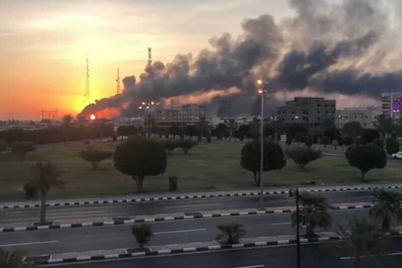  فیلم/ حمله یمن به تاسیسات نفتی آرامکو