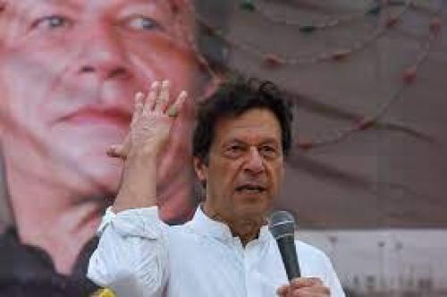 عمران خان مردم پاکستان را به مبارزه فراخواند