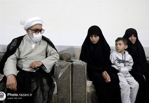  دیدار تولیت آستان قدس با خانواده شهید دارایی