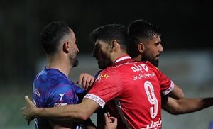  حضور فرد جنجالی در اطراف سرخ‌پوشان +عکس