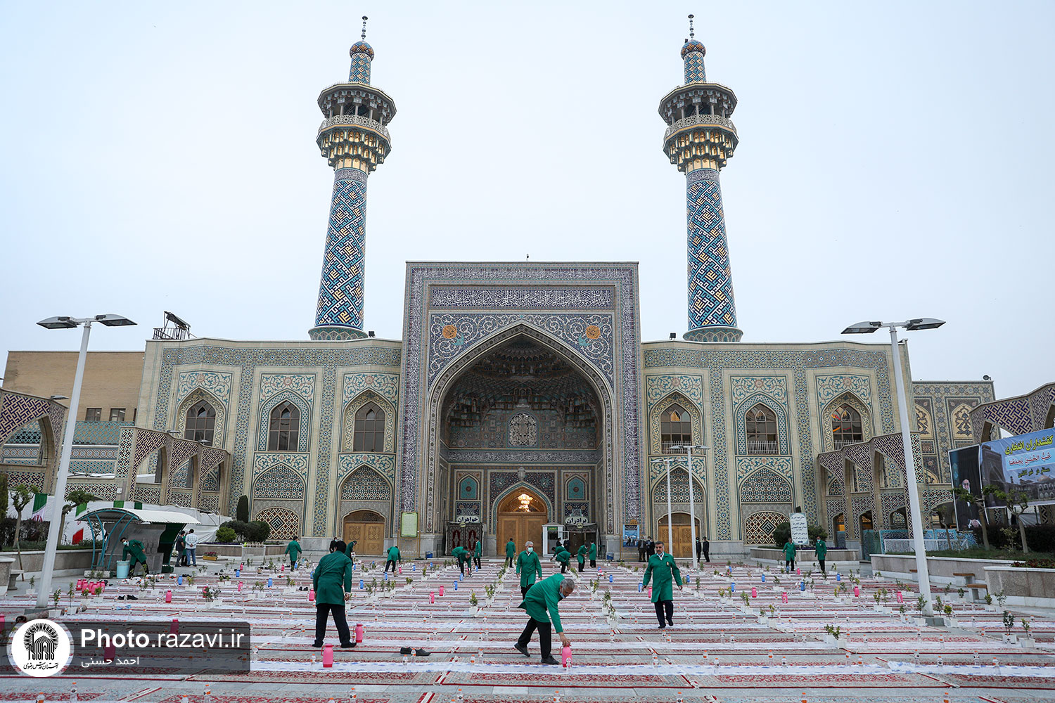 میزبانی از زائران حضرت رضا(ع) در افطار