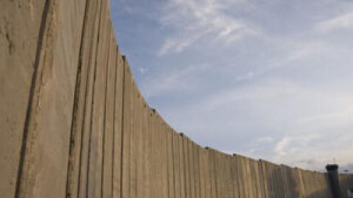  صهیونیست ها کرانه باختری را دیوارکشی می‌کند