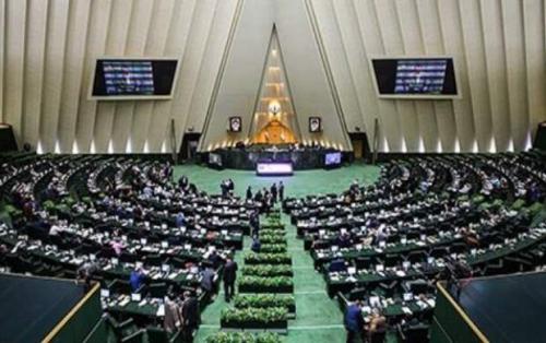 انتقاد کیهان از آشفتگی و تناقض گویی در مجلس