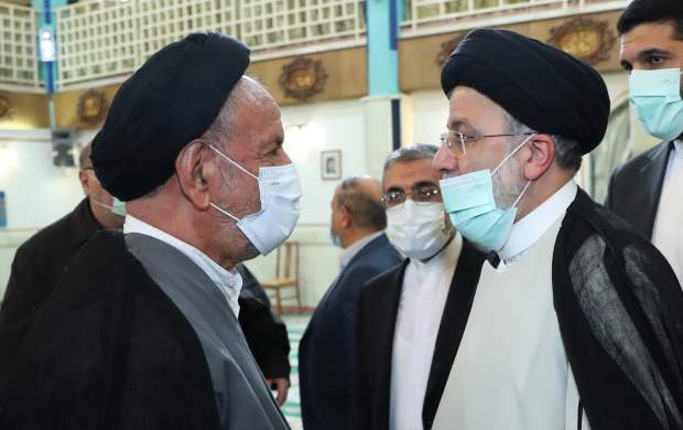 دعایی دست رئیسی را هم بوسید! +فیلم