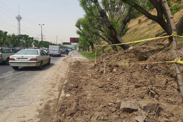  آبیاری بیش از حد و خاک ناپایدار موجب زمین‌لغزش در "اتوبان همت" شد