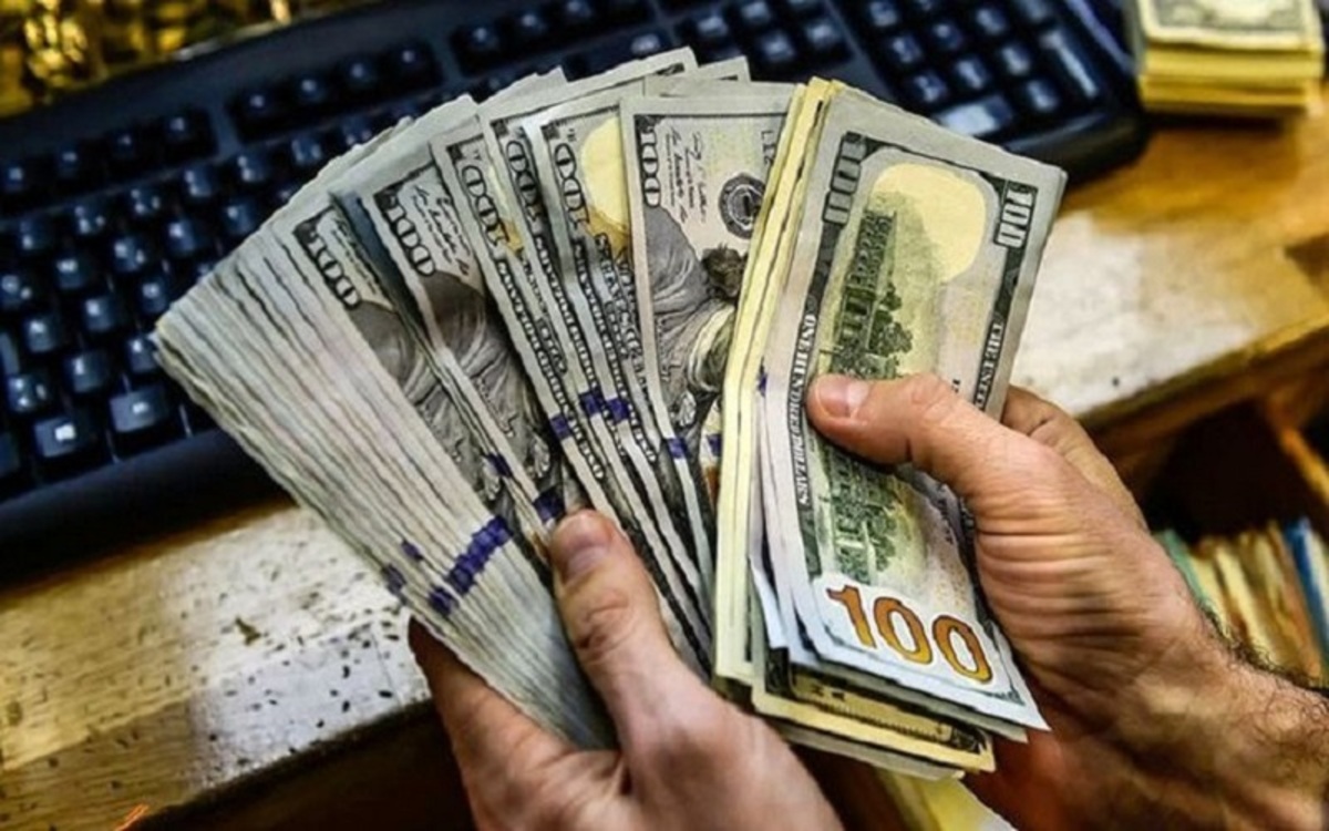  گرانی در بازار کالاهای اساسی/ طلا و دلار در فروردین چقدر رشد کردند؟