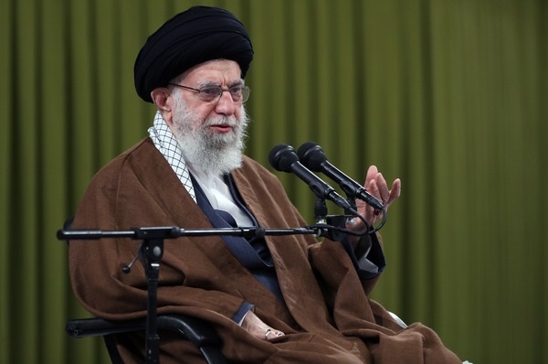  کار بزرگ انقلاب برای دانشگاه هویت‌بخشی بود/ جمهوری اسلامی می‌تواند به دانشگاه افتخار کند 